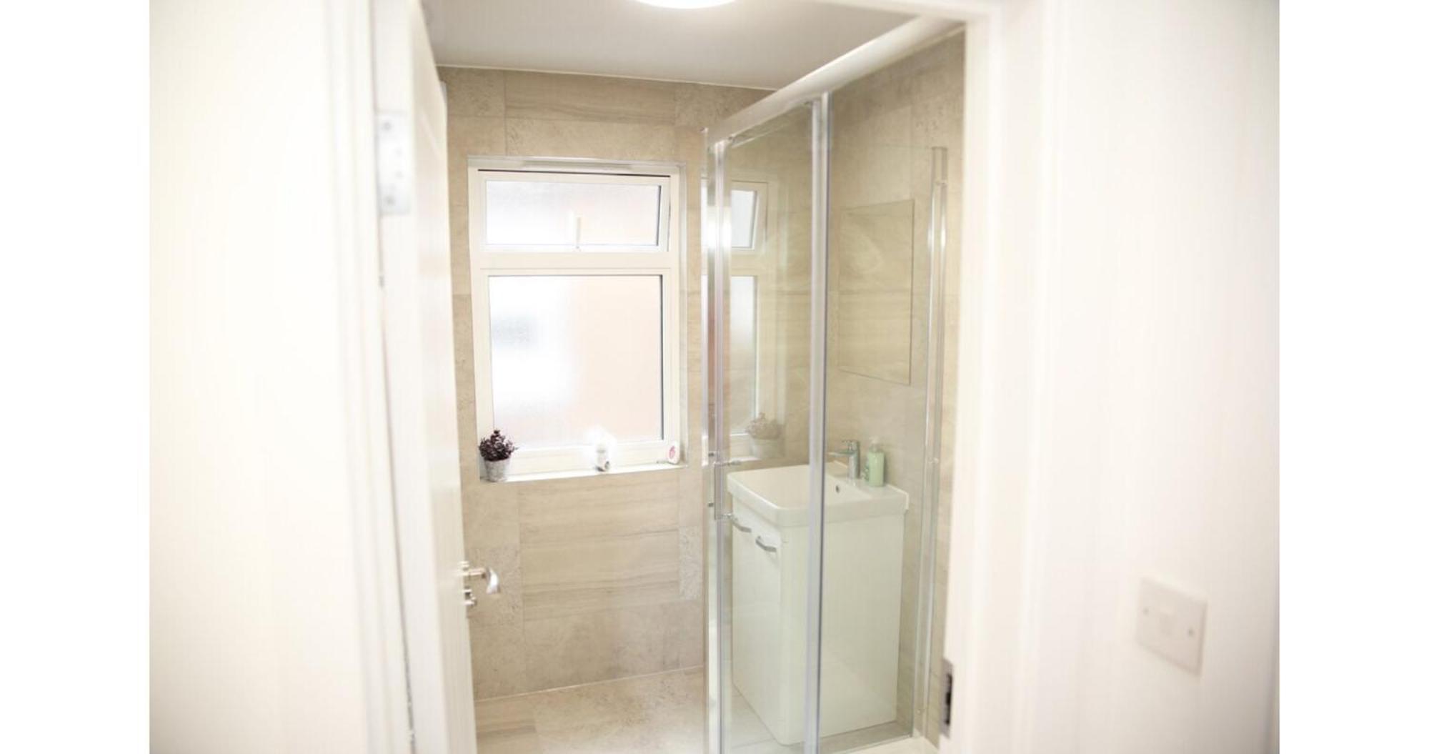 Cricklewood Deluxe Ensuite Room London Bilik gambar