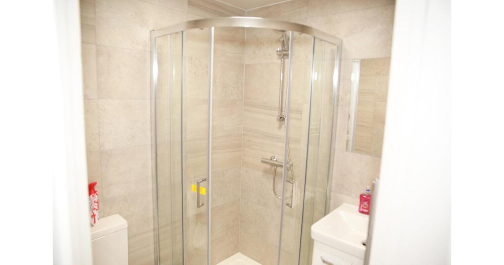 Cricklewood Deluxe Ensuite Room London Bilik gambar