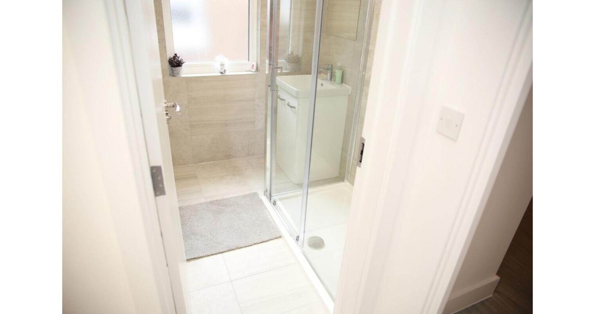 Cricklewood Deluxe Ensuite Room London Bilik gambar