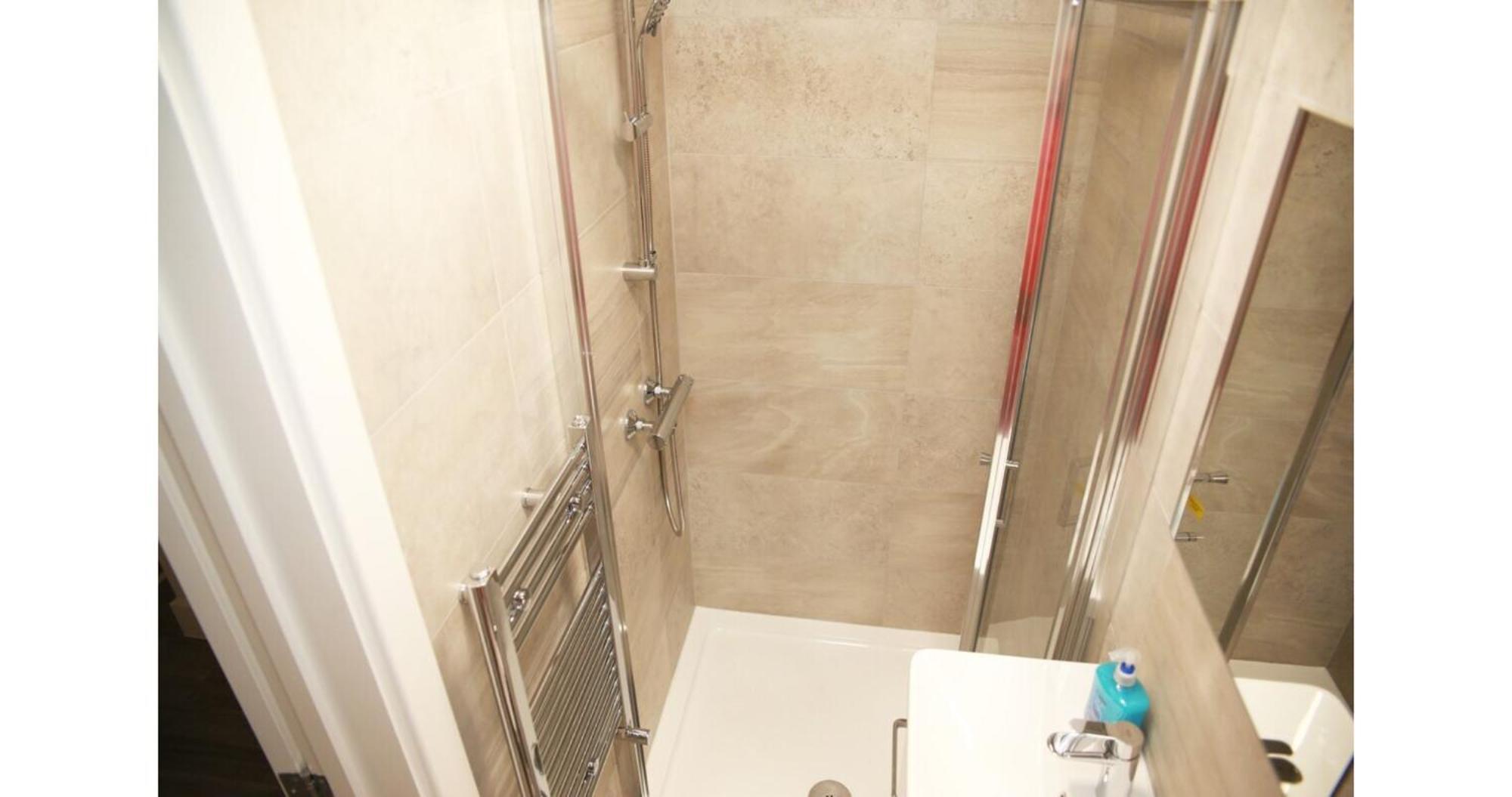Cricklewood Deluxe Ensuite Room London Bilik gambar